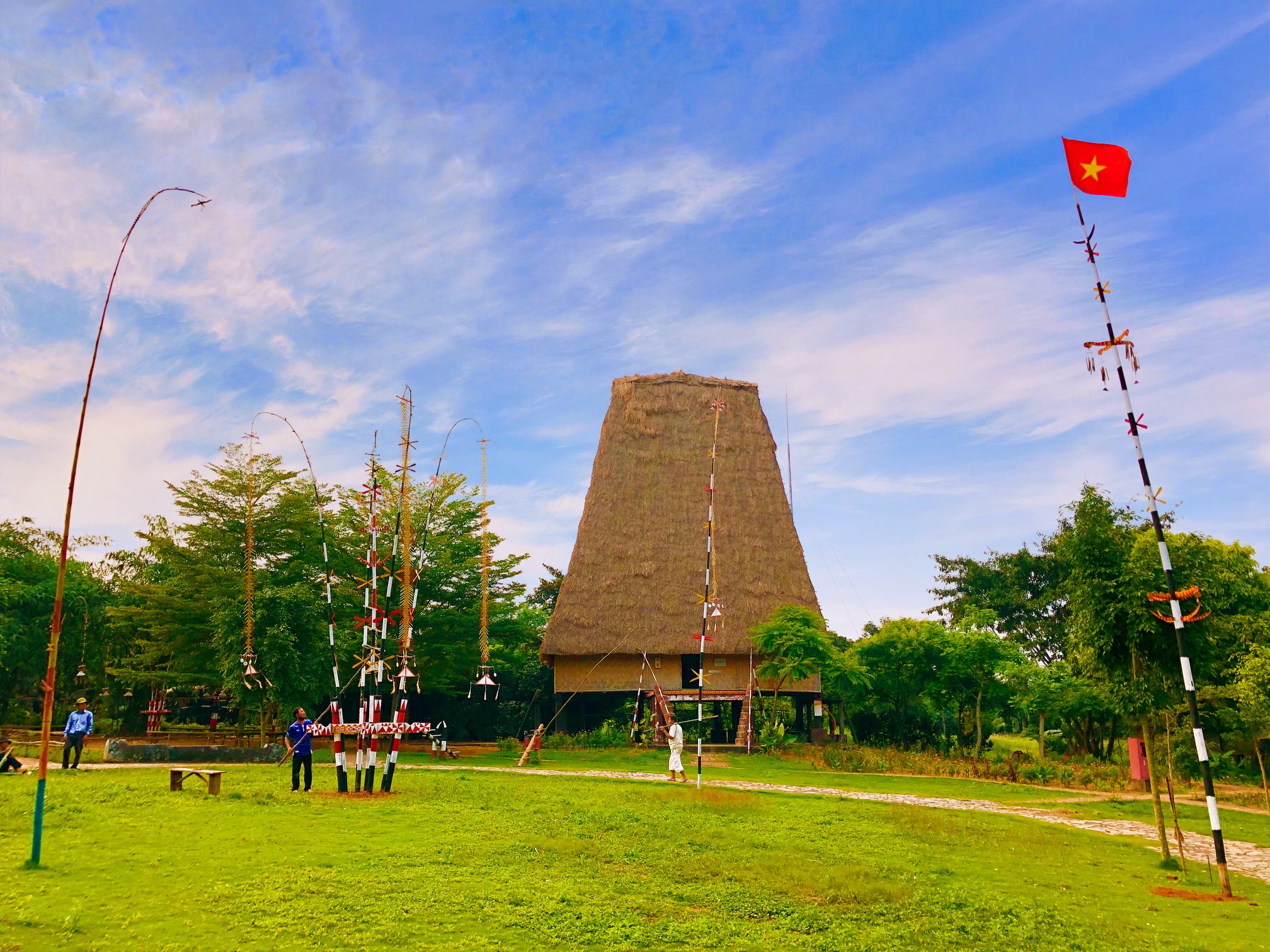 Hôm nay, Làng Văn hóa-Du lịch các dân tộc Việt Nam đón khách trở lại